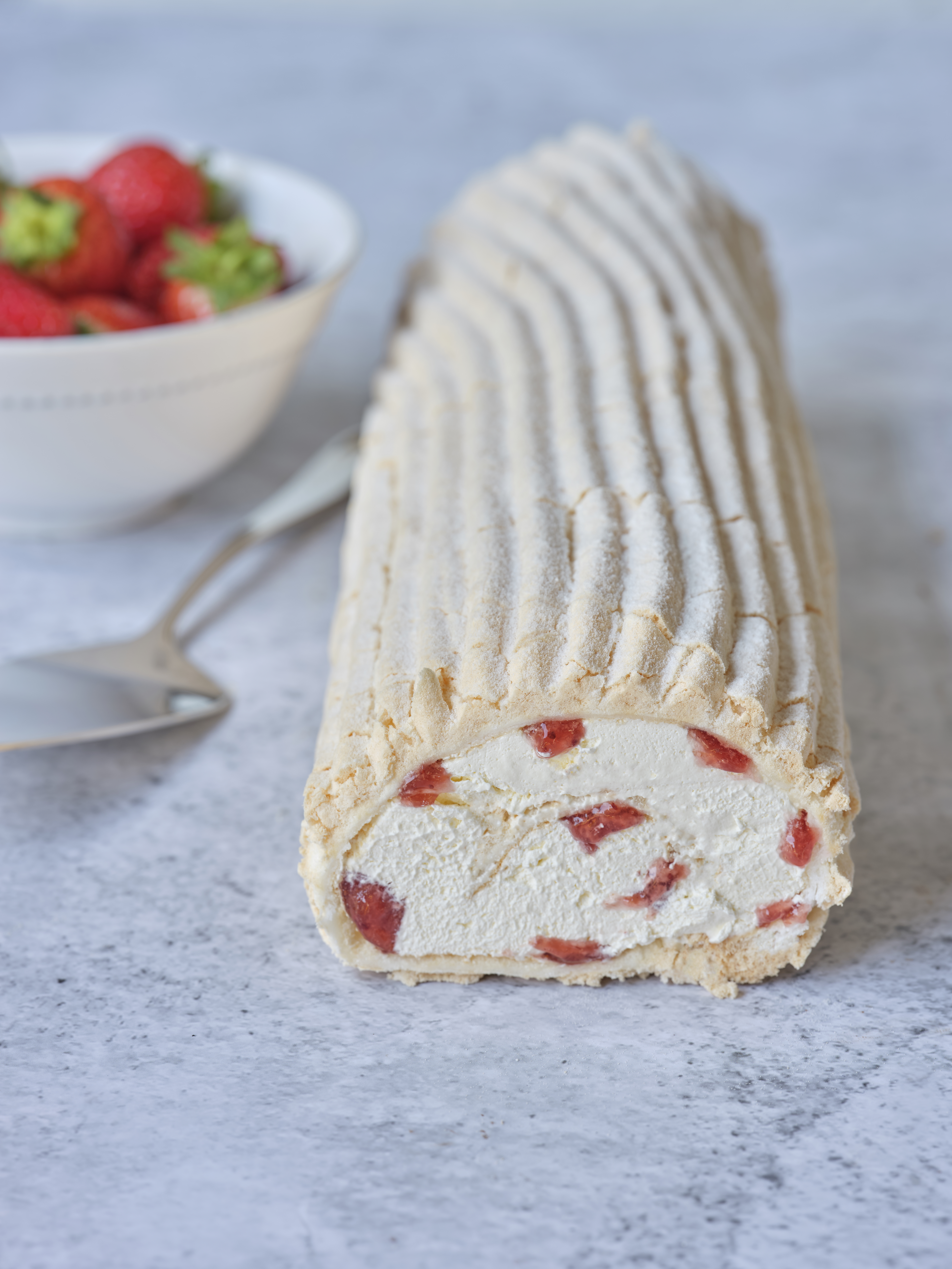 Wholesale meringue roulades